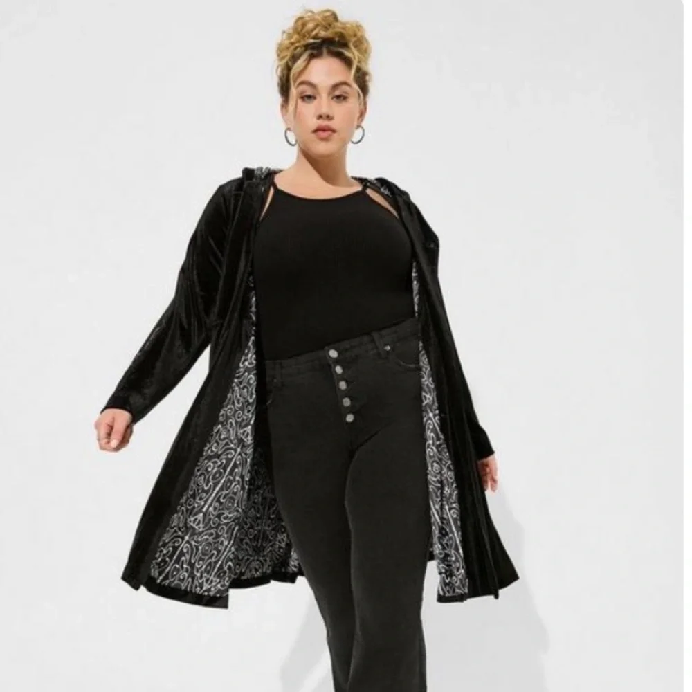 TORRID NWT Warner Brothers Harry Potter Velvet Hooded Swing Coat - Picture 3 of 7